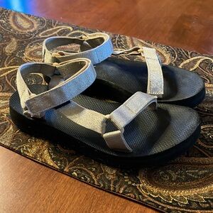 Teva women’s sport Sandal, Size 9-9.5